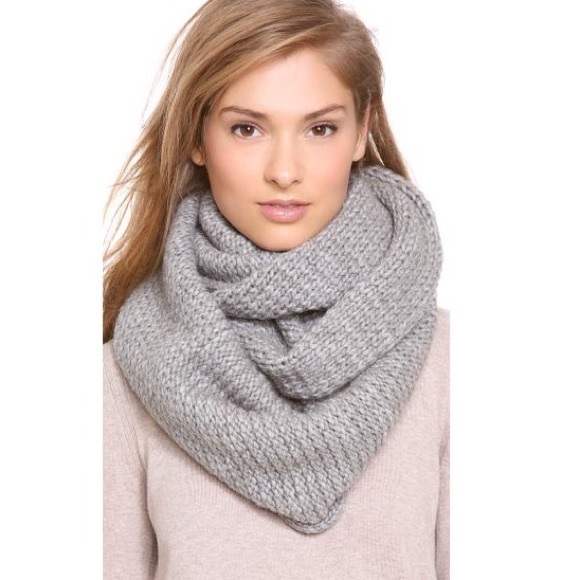 (SOLD) CLUB MONACO Wool Chunky Knit Infinity Scarf